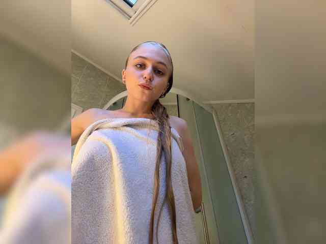 MiaMeowaaa webcam