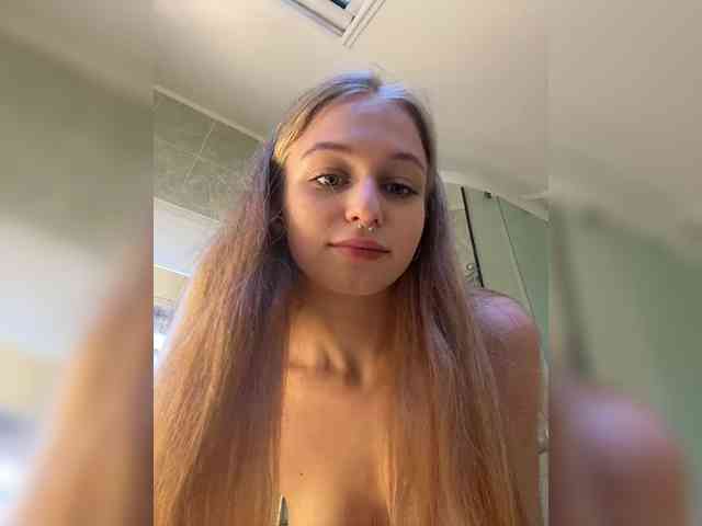 MiaMeowaaa webcam