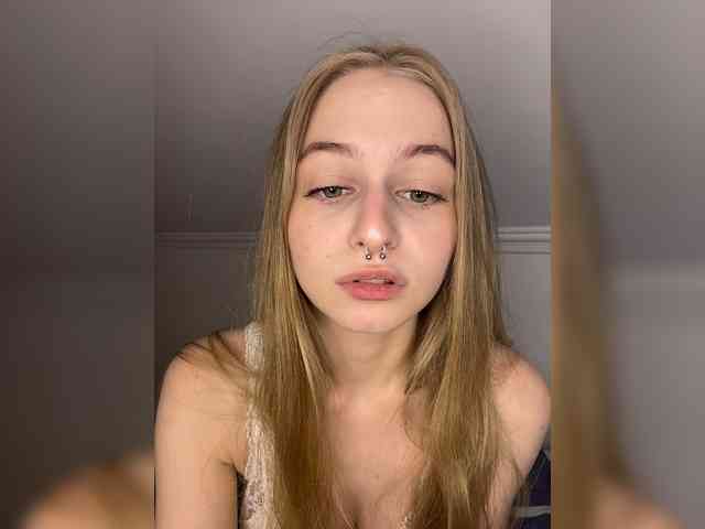 MiaMeowaaa webcam