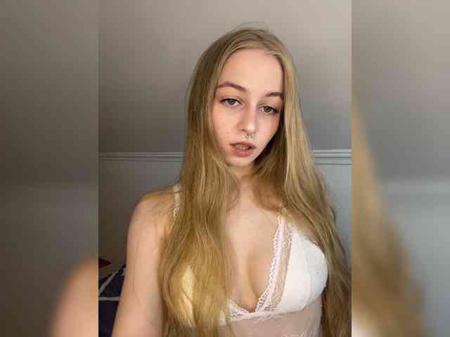 MiaMeowaaa webcam