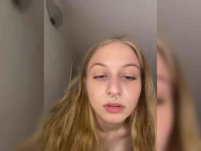 MiaMeowaaa webcam