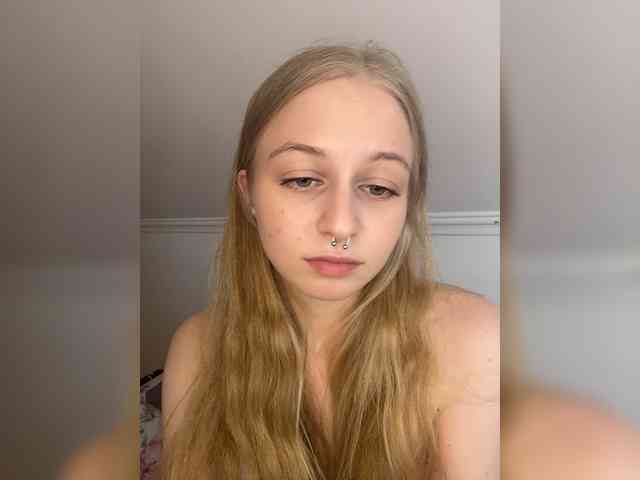 MiaMeowaaa webcam