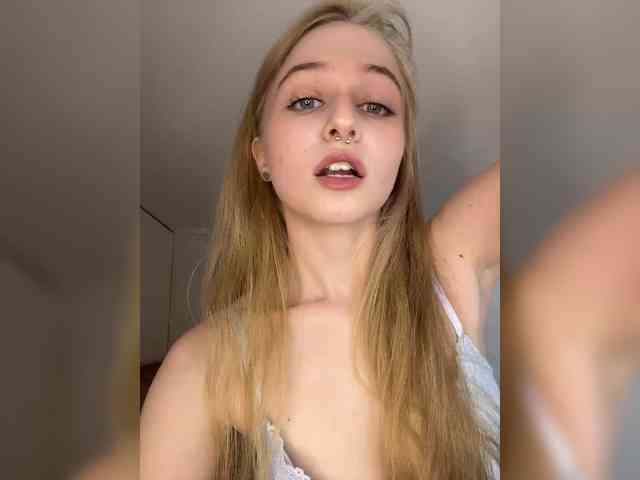 MiaMeowaaa webcam