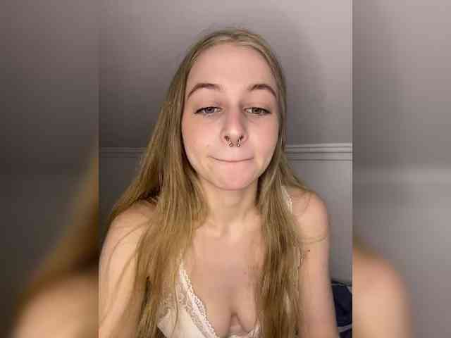 MiaMeowaaa webcam