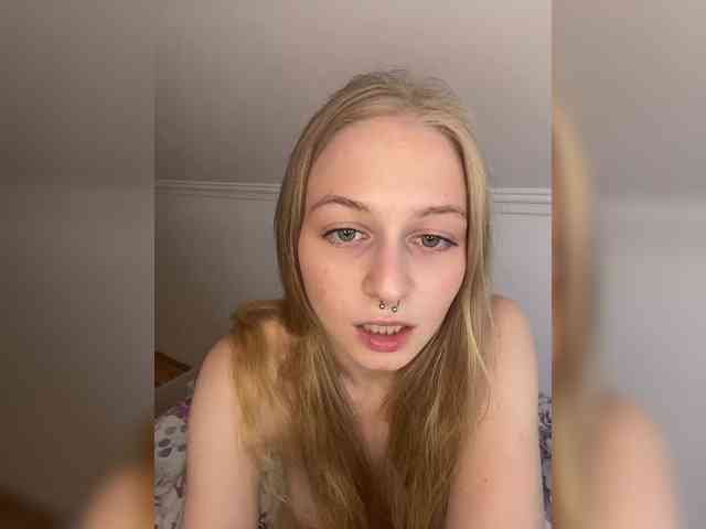 MiaMeowaaa webcam