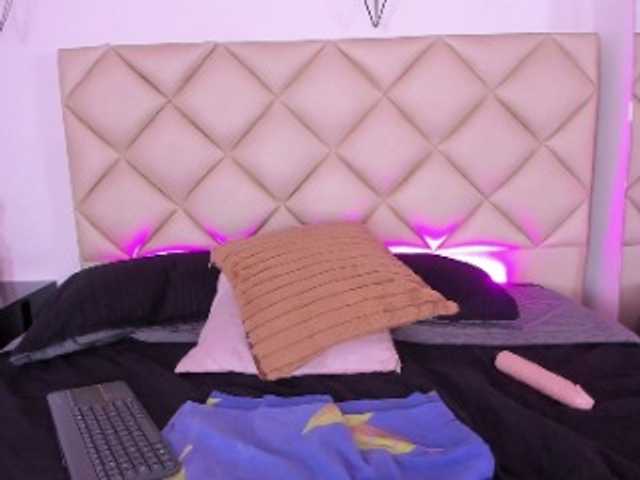MiaSttar live cam on UnifiedCams