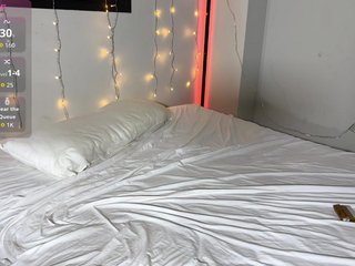 AliceElfy Porn Show