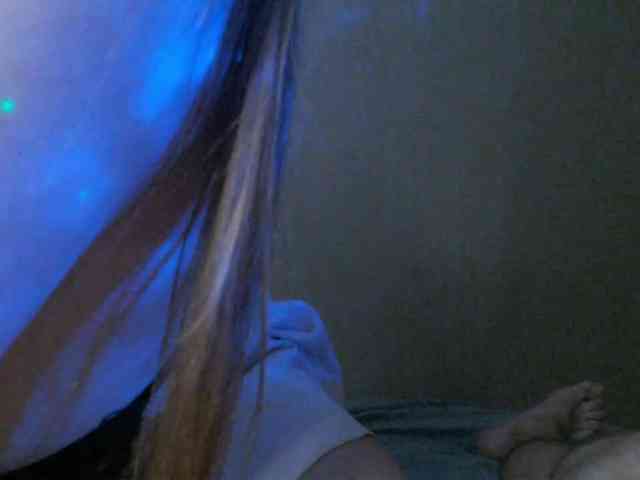 MollyLivex webcam