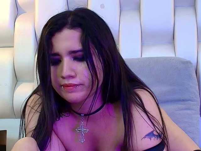 LizzyRaven live cam on BongaCams