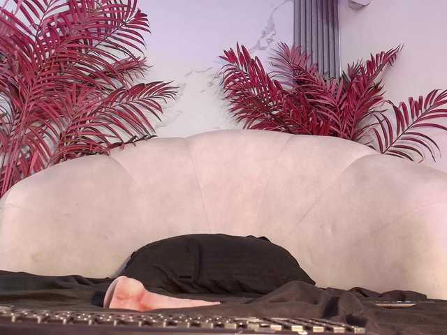 LizzyRaven live cam on BongaCams