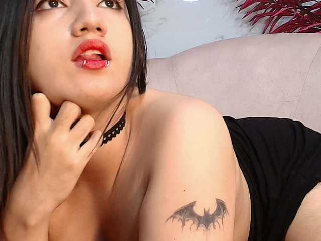 LizzyRaven live cam on BongaCams