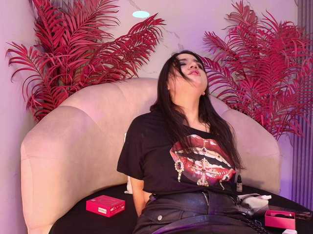 LizzyRaven live cam on BongaCams