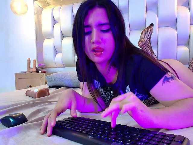 LizzyRaven live webcam show