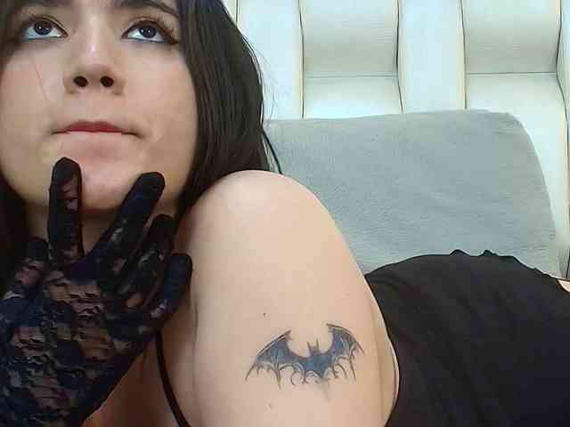 LizzyRaven webcam