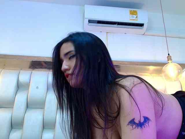 LizzyRaven Live Webcam on BongaCams
