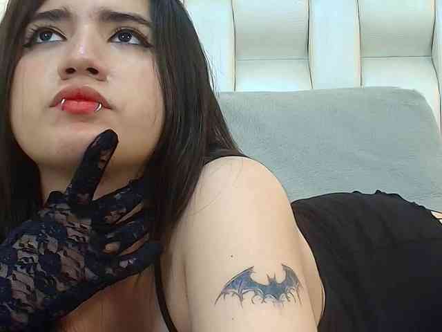 LizzyRaven webcam