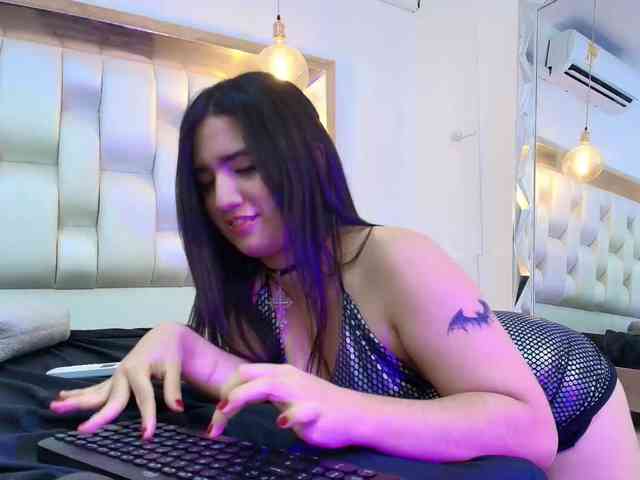 LizzyRaven Live Webcam on BongaCams