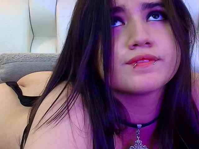 LizzyRaven webcam