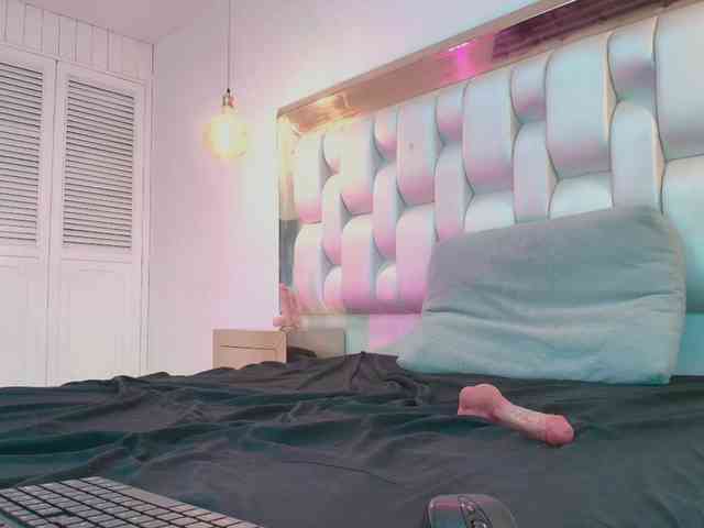 LizzyRaven webcam