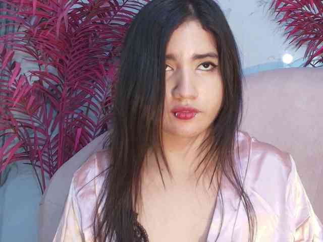 LizzyRaven webcam