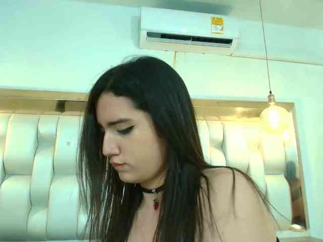 LizzyRaven webcam