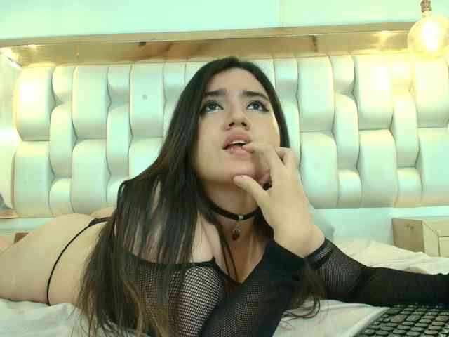 LizzyRaven webcam