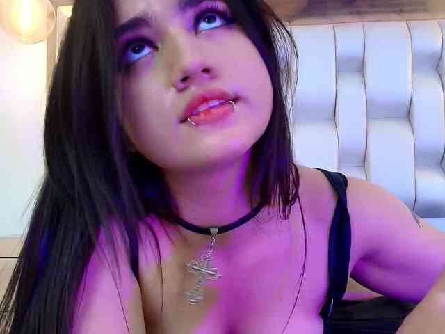 LizzyRaven webcam