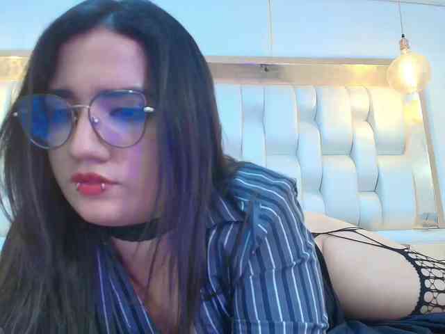 LizzyRaven webcam