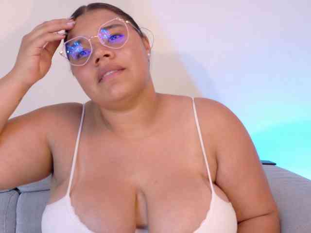 Layla-Hot