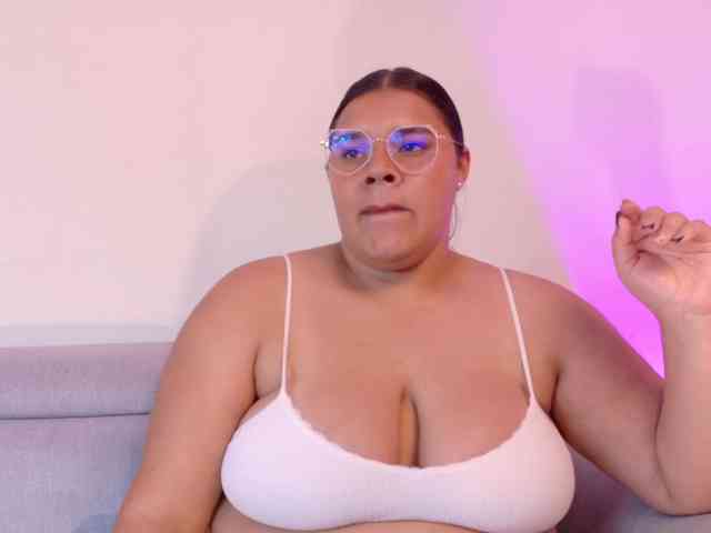 Layla-Hot