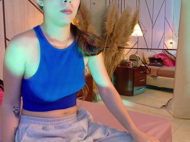 Hannah-H live cam on BongaCams