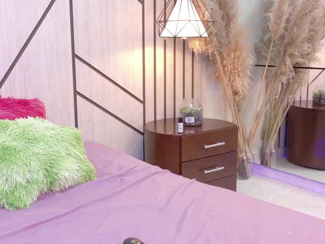 Hannah-H live cam on BongaCams