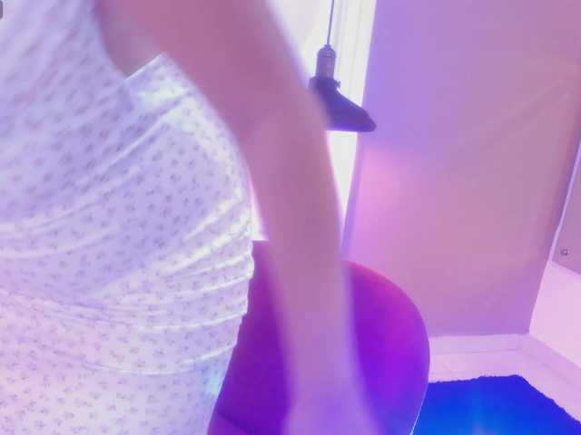Evaa-Holly live cam on BongaCams