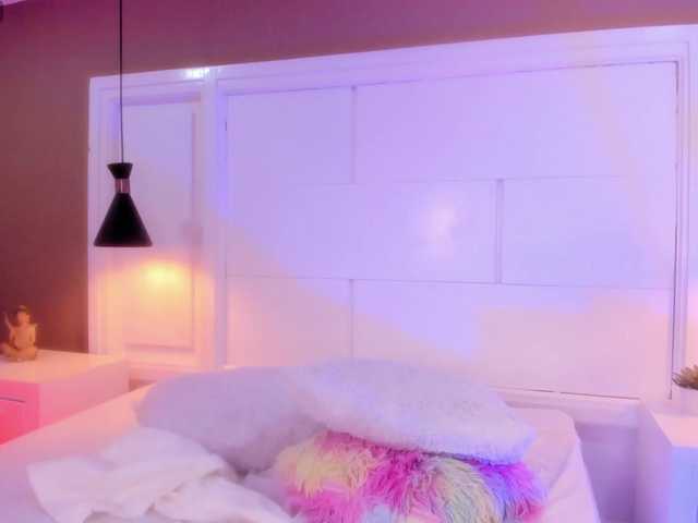 Evaa-Holly