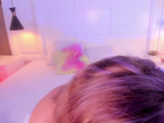 Evaa-Holly live cam on BongaCams
