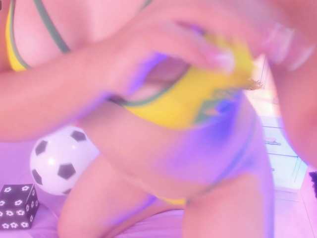 Evaa-Holly live cam on BongaCams