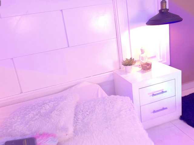 Evaa-Holly live cam on BongaCams