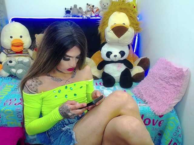 MiaVelvets live cam