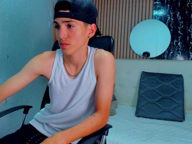 CoupleNextDoorX live cam on BongaCams