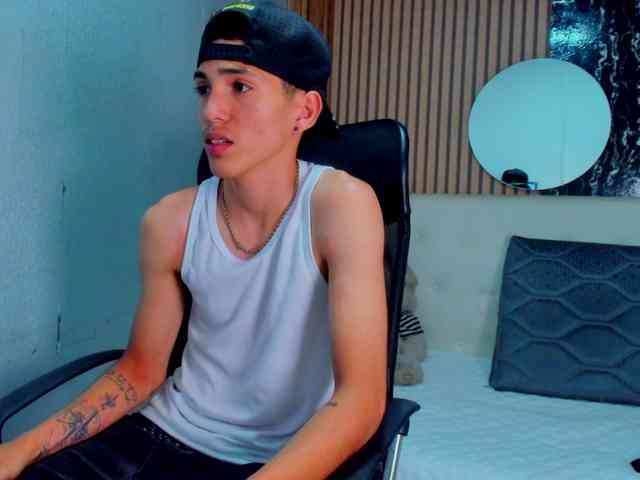 Modelo: CoupleNextDoorX