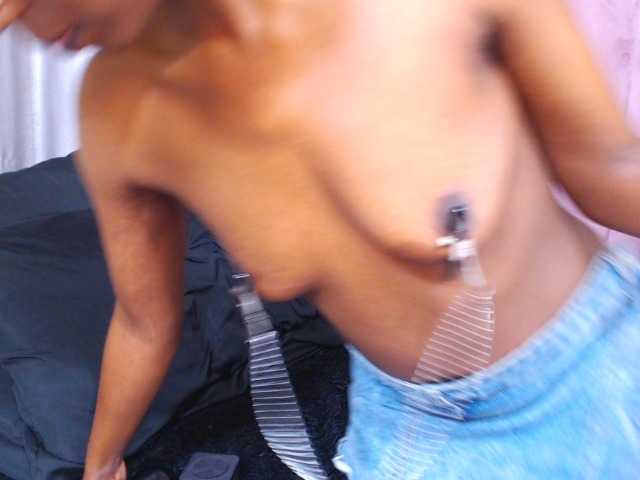 BigClitSlimTea22 live cam on BongaCams