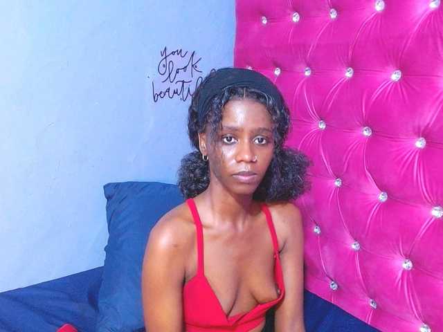 BigClitSlimTea22 live cam on BongaCams
