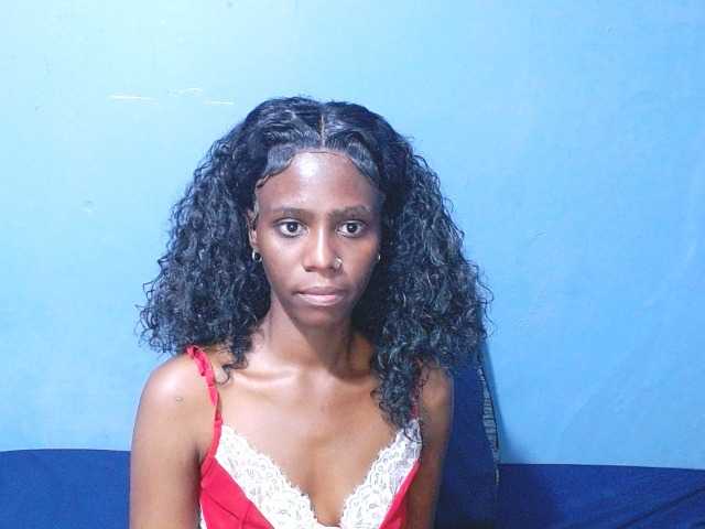 BigClitSlimTea22 live cam on BongaCams