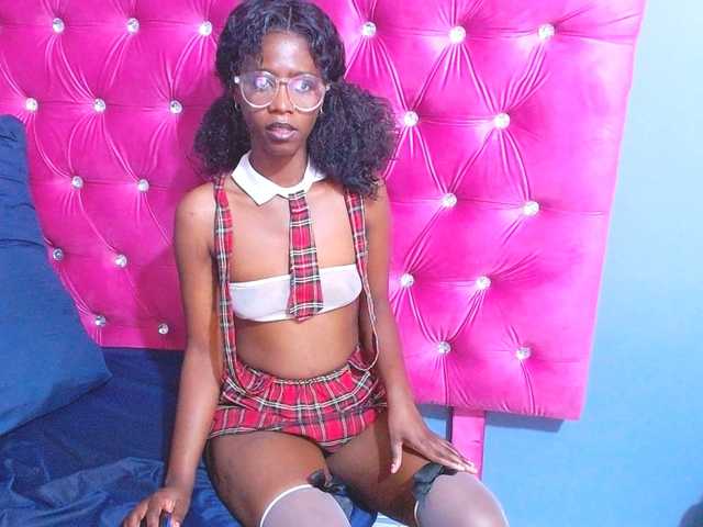 BigClitSlimTea22 live cam on BongaCams