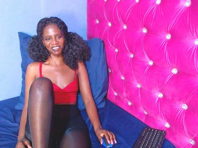 BigClitSlimTea22 live cam on BongaCams
