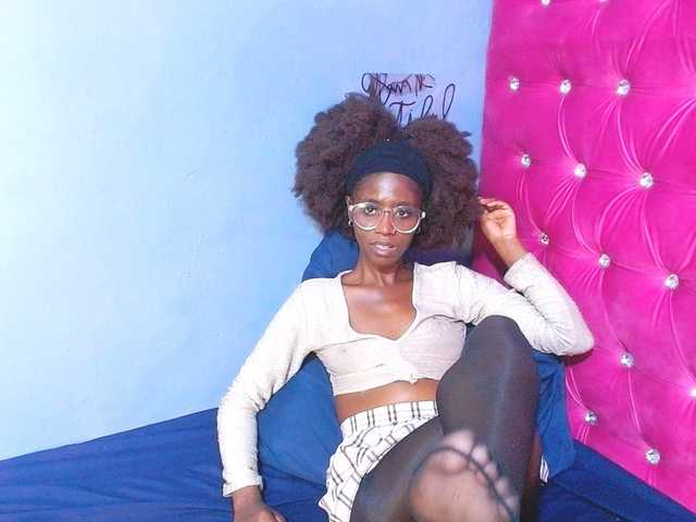BigClitSlimTea22 live cam on BongaCams