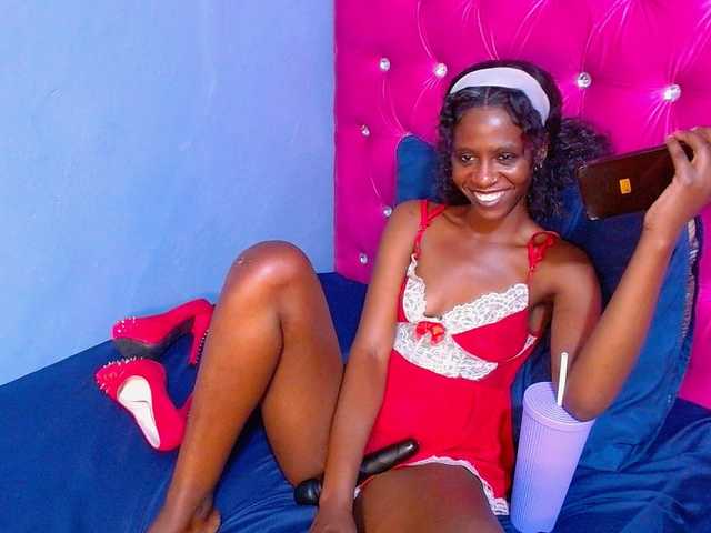 BigClitSlimTea22 live cam on BongaCams