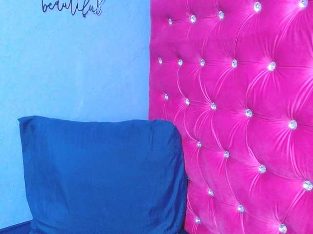 BigClitSlimTea22 live cam on BongaCams