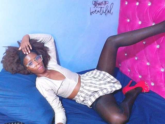 BigClitSlimTea22 live cam on BongaCams