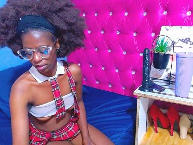 BigClitSlimTea22 live cam on BongaCams
